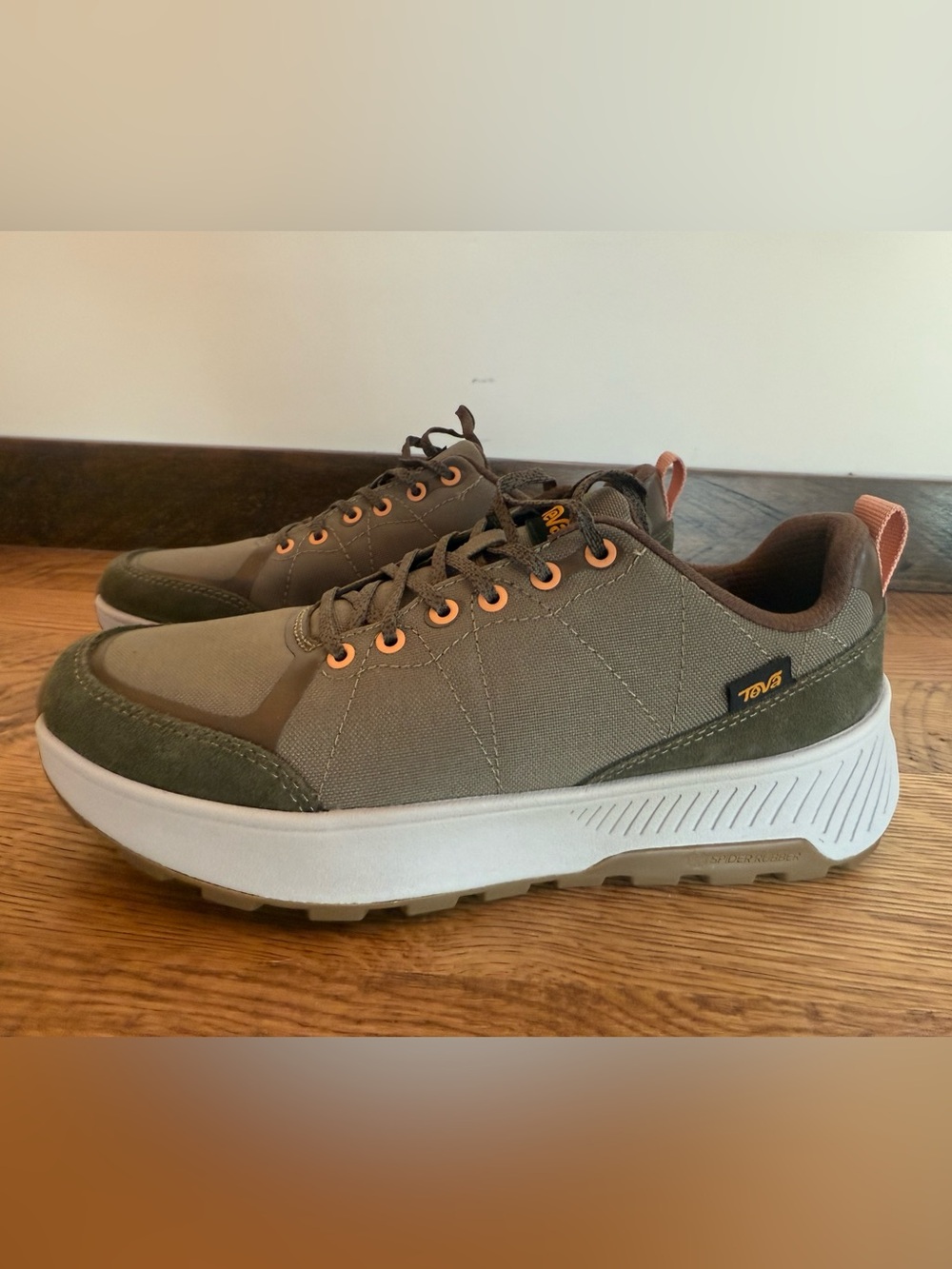 Teva women’s Olive Green Sneakers size 8.5 - Picture 4 of 8
